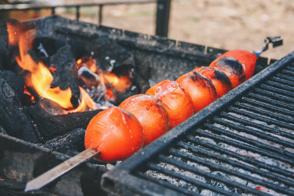 grillattua tomaattia hiiligrillissä
